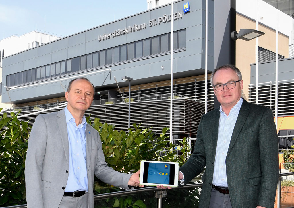 NÖ LGA-Vorstand Konrad Kogler (links) und Landeshauptfrau-Stellvertreter Dr. Stephan Pernkopf stellen die neue App „LGA Update” vor