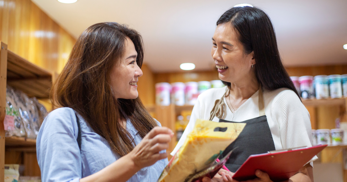 Retail Employee Engagement blog featuring two women in a store talking