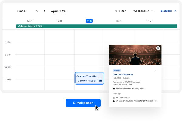 Kalenderansicht des Redaktionsplans im Staffbase Studio mit einem geplanten Event am Mittwoch, den 3. April 2025: eine Quartals-Town-Hall um 10:30 Uhr. Ein Pop-up zeigt Details zur Veranstaltung, darunter Zielgruppe und Ersteller. Unten ist ein blauer Button mit der Aufschrift „E-Mail planen“ zu sehen.