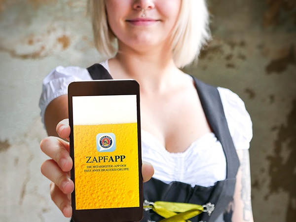 Paulaner App Girl