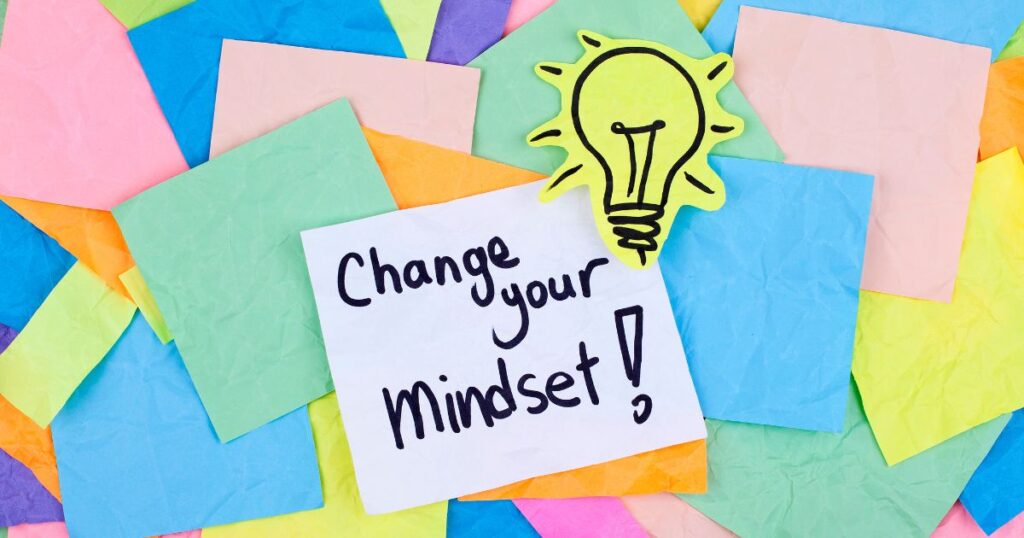 Viele bunte Klebezettel und der Spruch „Change Your Mindset“