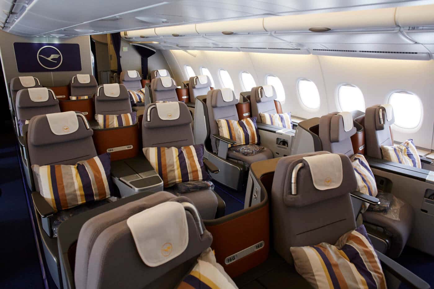 Leere Sitze in der Business Class einer Lufthansa-Maschine