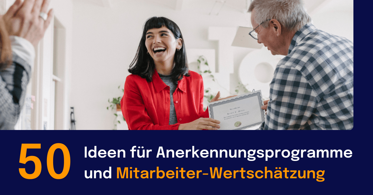 Mitarbeiterin erhält Auszeichnung im Büro als Beispiel für Mitarbeiter-Wertschätzung